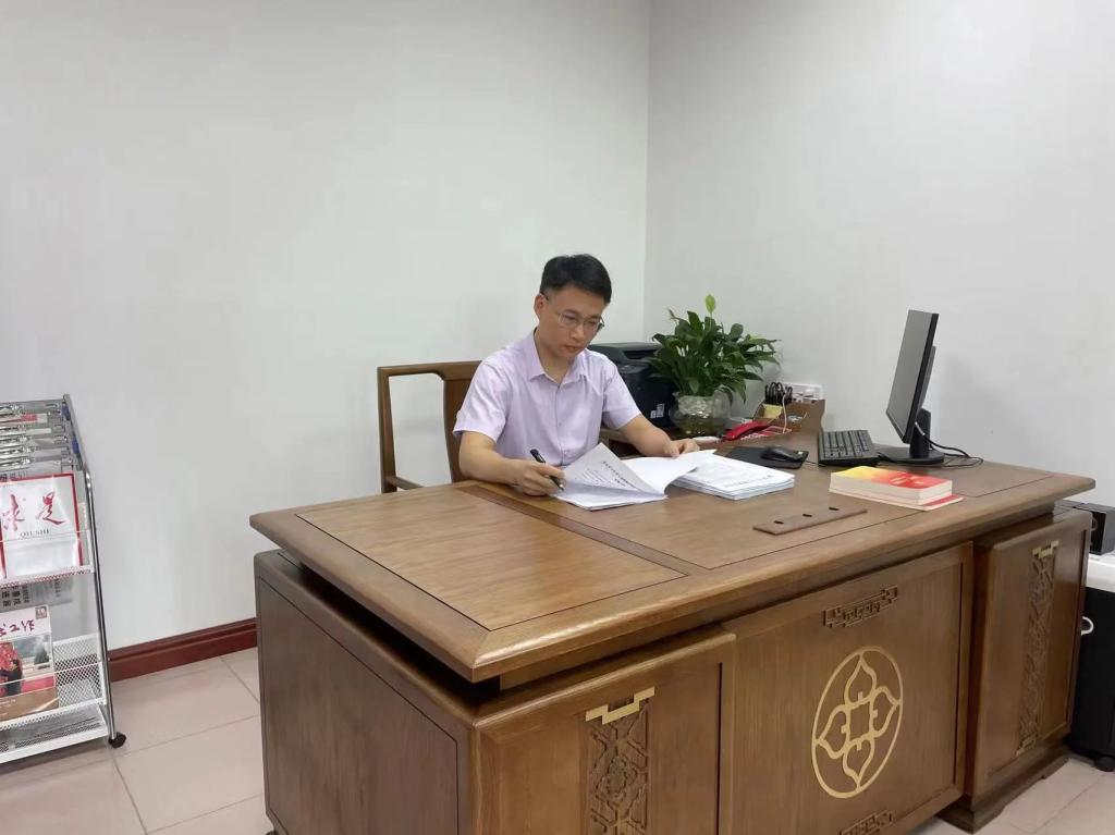B体育_B(中国)校友许云获评第六届  广东省“人民满意的公务员”称号